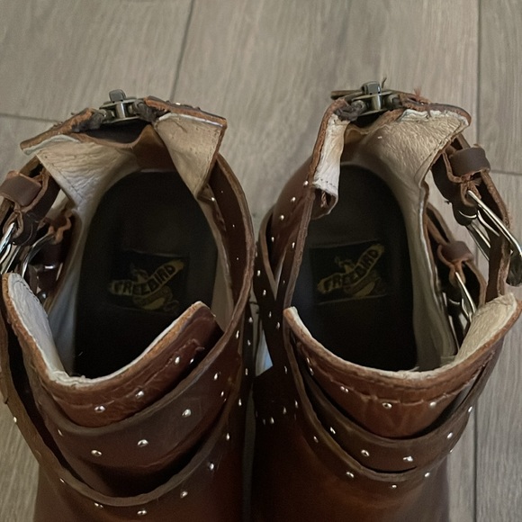 Freebird by Steven Rainbow Studded Buckle Straps Leather Ankle Boots Sz:9 Cognac - Picture 11 of 13